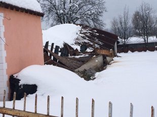 Kar Yağışı nedeniyle birçok iş yerinin çatısı çöktü.